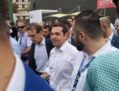 ΔΕΘ: Στο περίπτερο του υπ. Εθνικής Άμυνας ο Τσίπρας (φώτο-βίντεο)